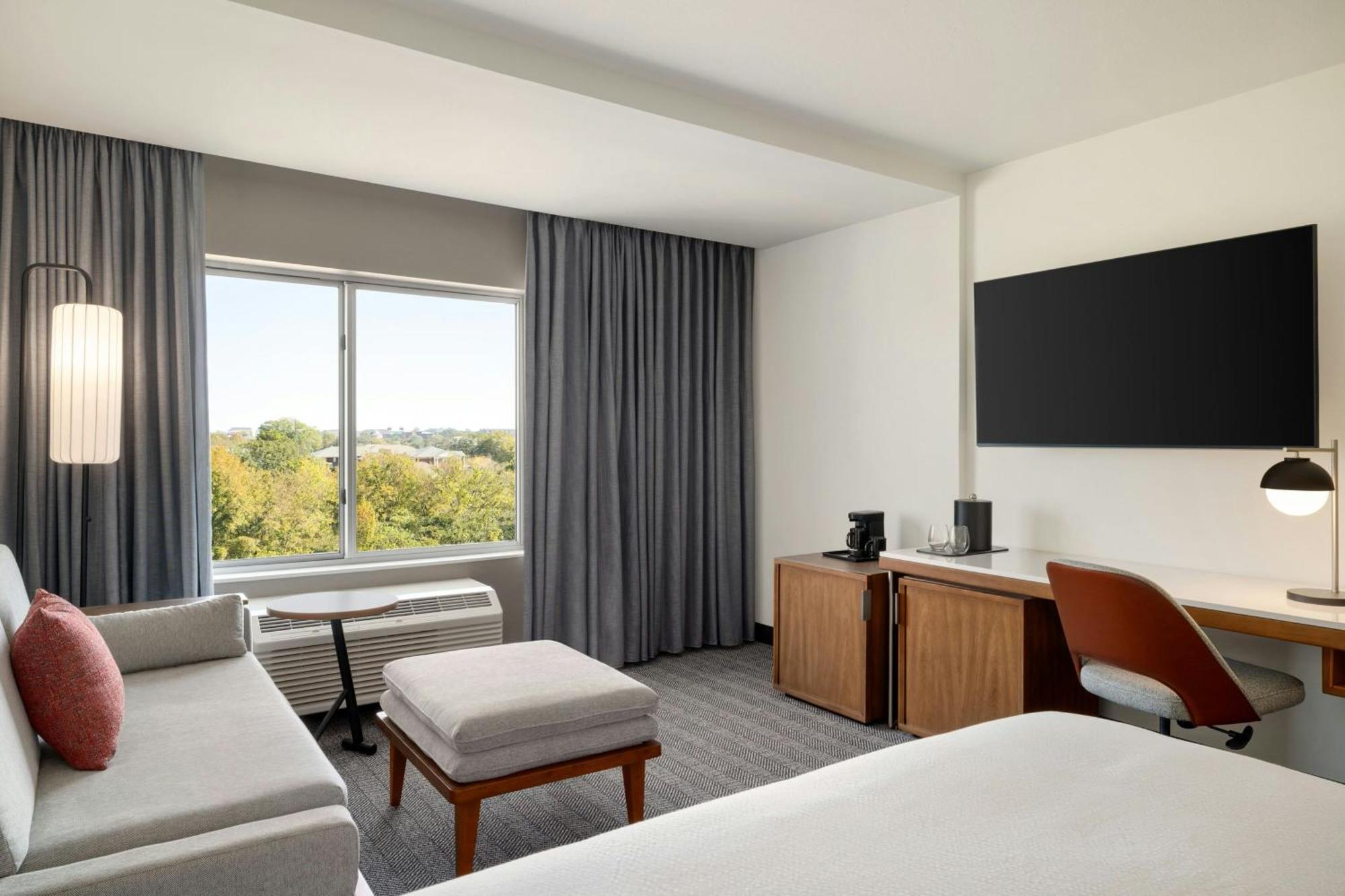 คอร์ตยาร์ด สตาร์ควิลล์ เอ็มเอสยู แอท เดอะ มิลล์ คอนเฟอเรนซ์ เซ็นเตอร์ Hotel ภายนอก รูปภาพ