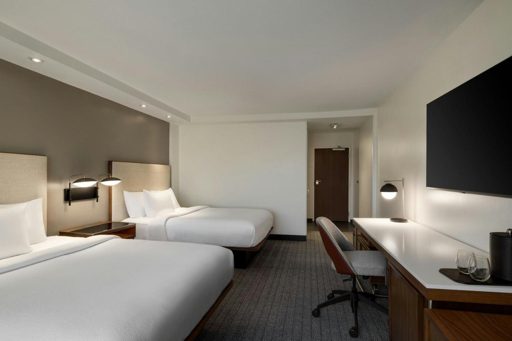 คอร์ตยาร์ด สตาร์ควิลล์ เอ็มเอสยู แอท เดอะ มิลล์ คอนเฟอเรนซ์ เซ็นเตอร์ Hotel ภายนอก รูปภาพ
