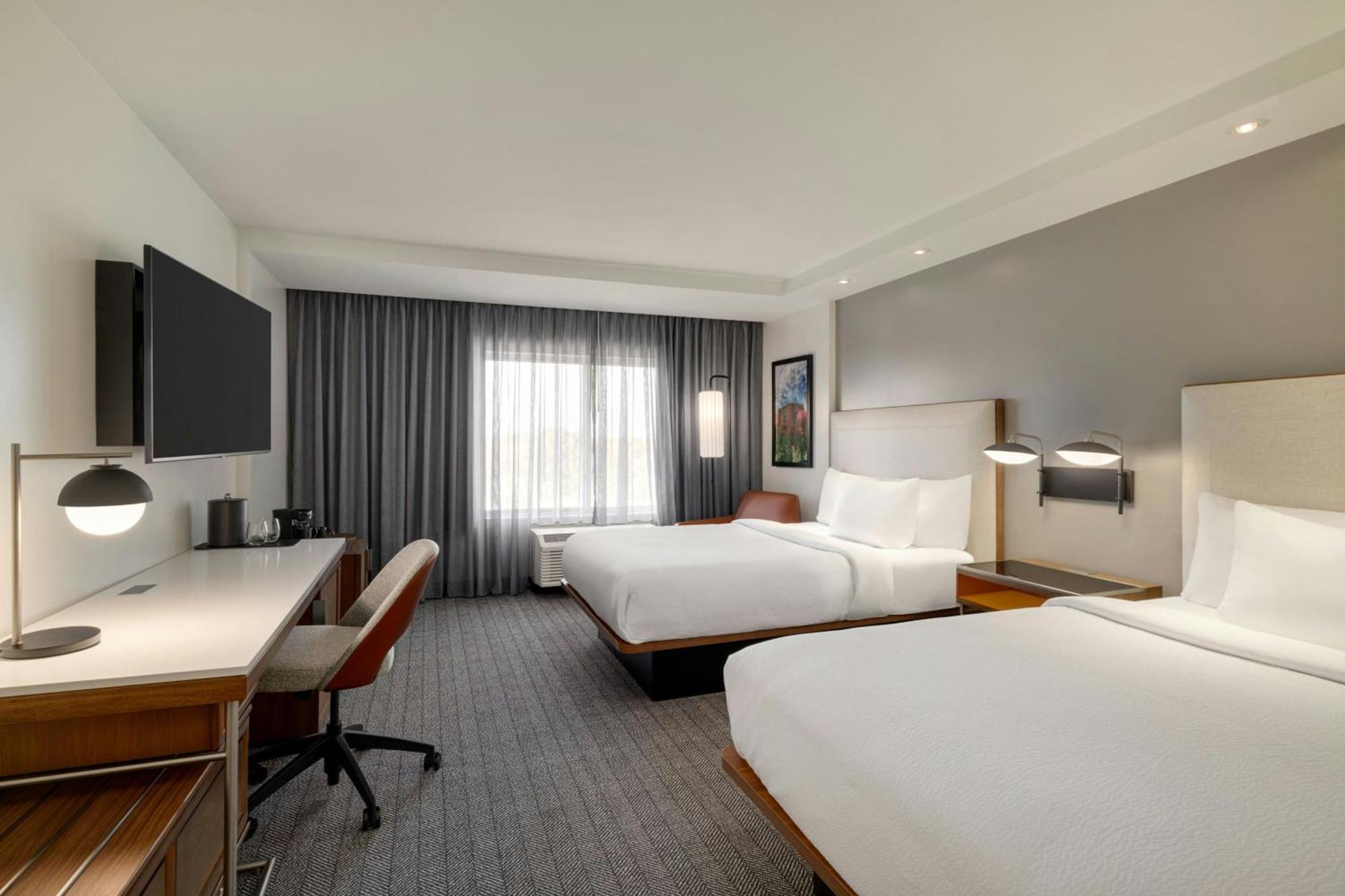 คอร์ตยาร์ด สตาร์ควิลล์ เอ็มเอสยู แอท เดอะ มิลล์ คอนเฟอเรนซ์ เซ็นเตอร์ Hotel ภายนอก รูปภาพ