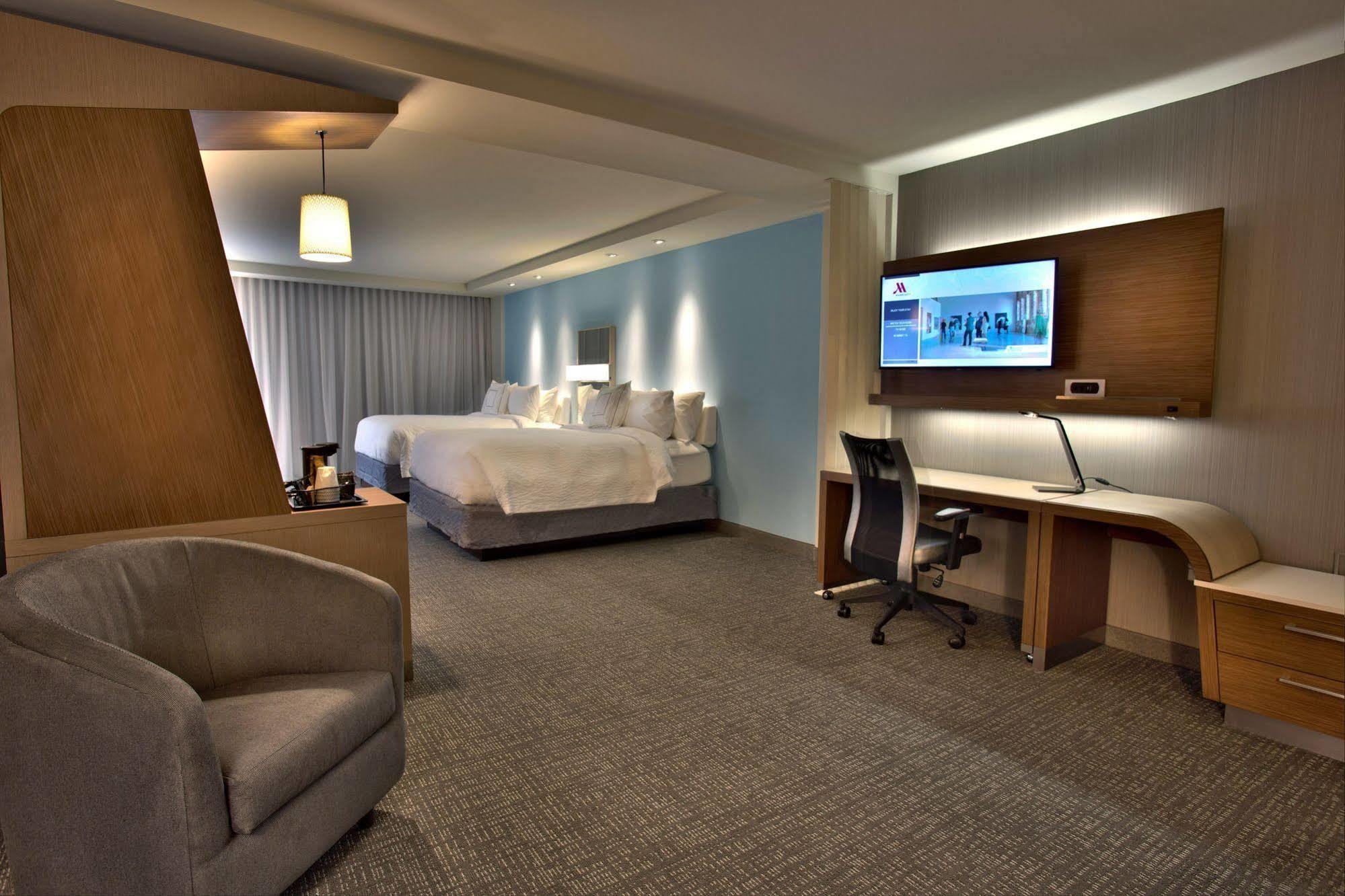 คอร์ตยาร์ด สตาร์ควิลล์ เอ็มเอสยู แอท เดอะ มิลล์ คอนเฟอเรนซ์ เซ็นเตอร์ Hotel ภายนอก รูปภาพ